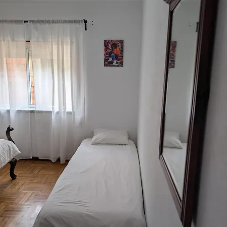 Habitación en casa particular Cozy Large In Minde, Fatima Minde