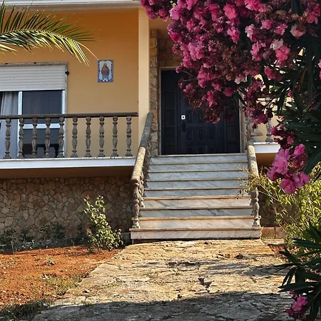 Проживание в семье Cozy Large In Minde, Fatima *